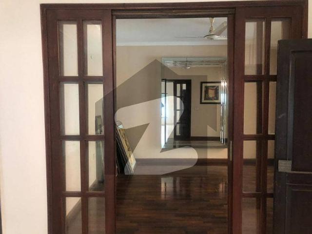 10 Marla House 4 Bed Available For Sale