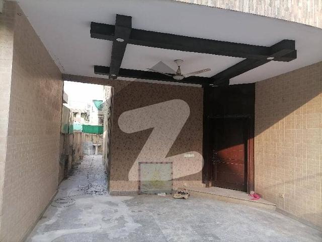 10 Marla House Up For Rent In Punjab Coop Housing Block E