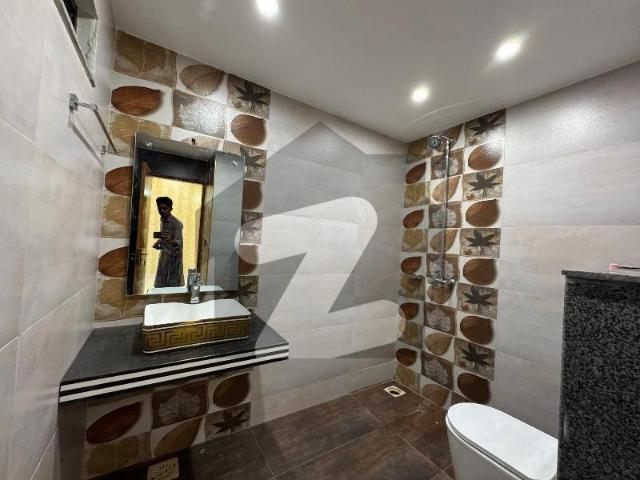 10 Marla house with basment for sale in Green City