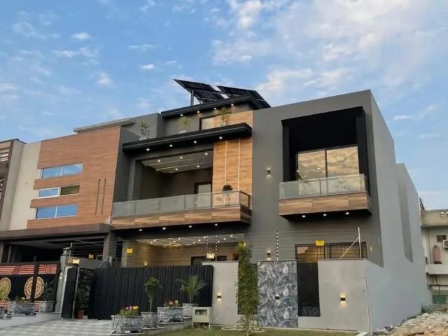 10 Marla House With 70 Feet Road At B17 Islamabd Islamabad B 17 ID 102830