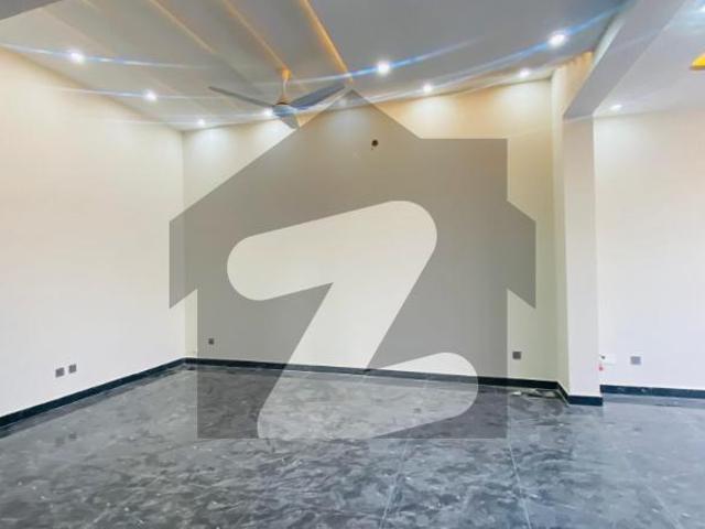 10 Marla House Available For Rent Bahria Town Phase 8
