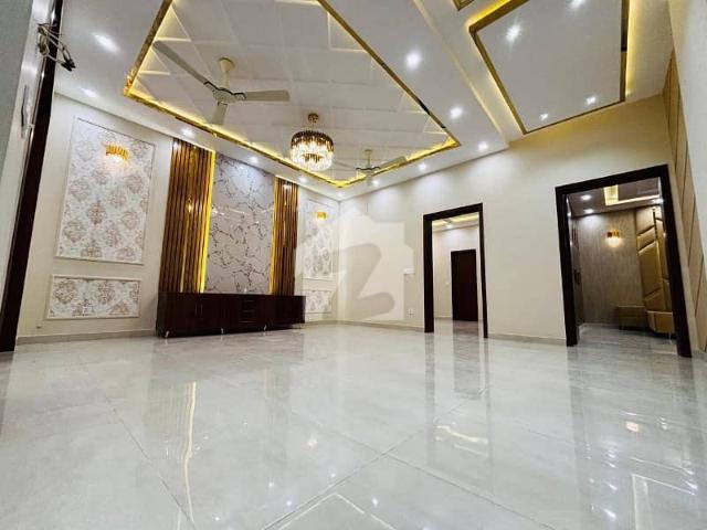 10 Marla House Available For Rent