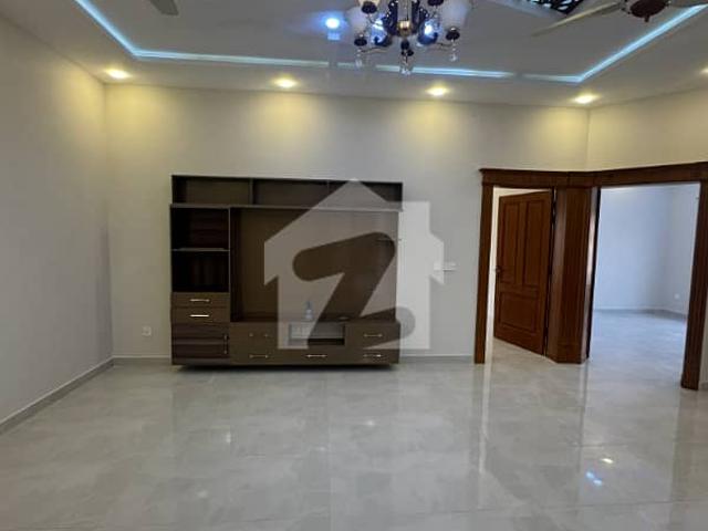 10 Marla House Available For Rent