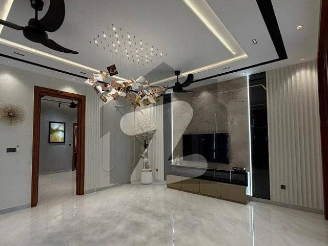 10 Marla house available for rent bahria Town Lahore