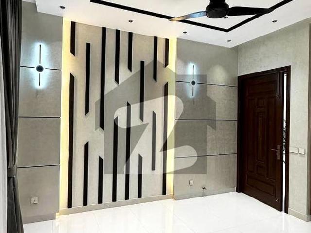 10 Marla House Available For Rent In Bahria Town | Modern Designe | Hot location Bahria Town Sector E