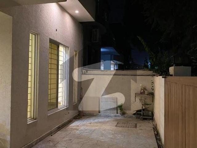 10 marla house available for rent in Bahria Town Phase 3