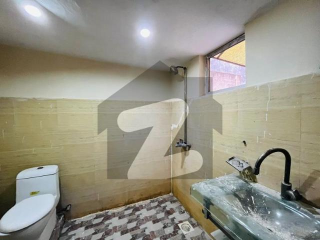 10 Marla House Available For Rent In Lake City