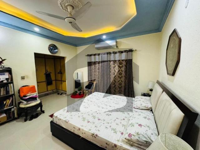 10 Marla House Available For Sale In Bahria Town Phase 6