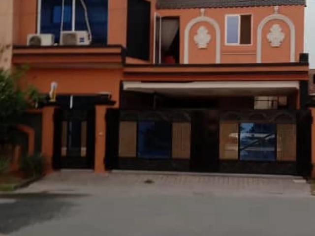 10 Marla House Available for Sale in Topaz Block Lahore Park View Villas ID 78570