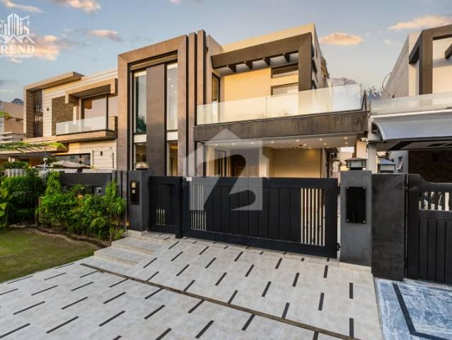 10 Marla House Available In DHA Phase 6 For Rent