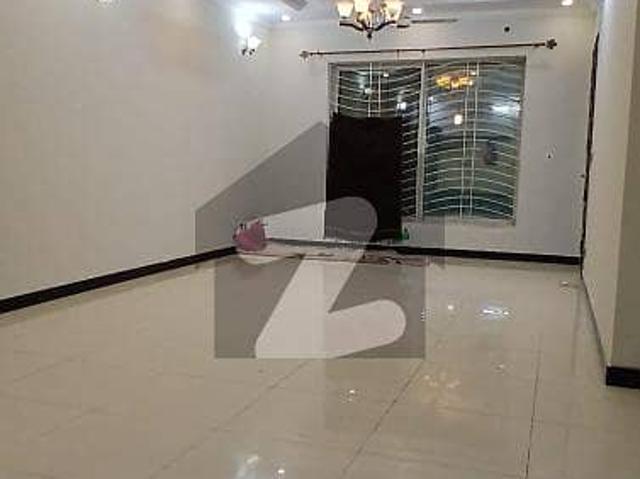 10 Marla House Available In F11 For Rent