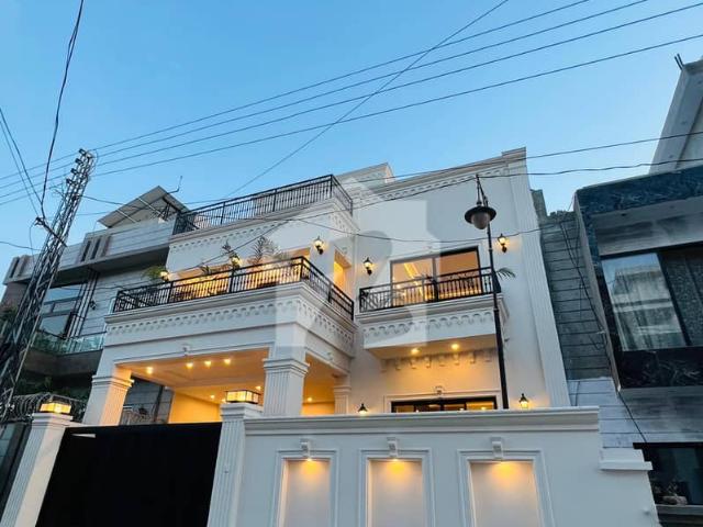 10 Marla House Brand New Beautiful Luxury Modern Designer Stylish Location Very Prime Location