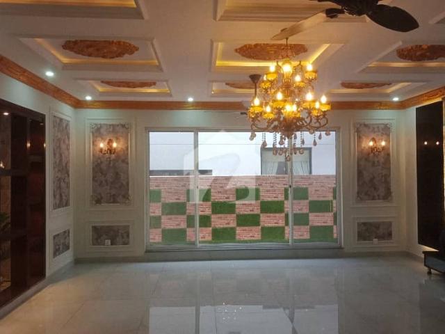 10 Marla House For Grabs In Bahria Town