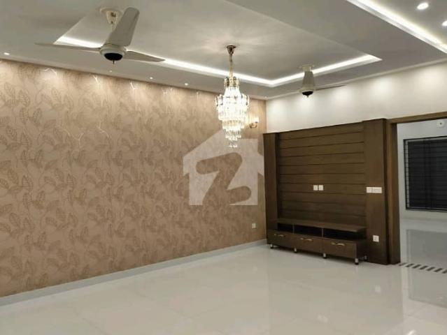 10 Marla House For Grabs In Bahria Town