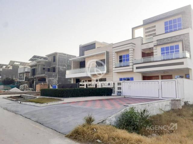 10 Marla house for sale