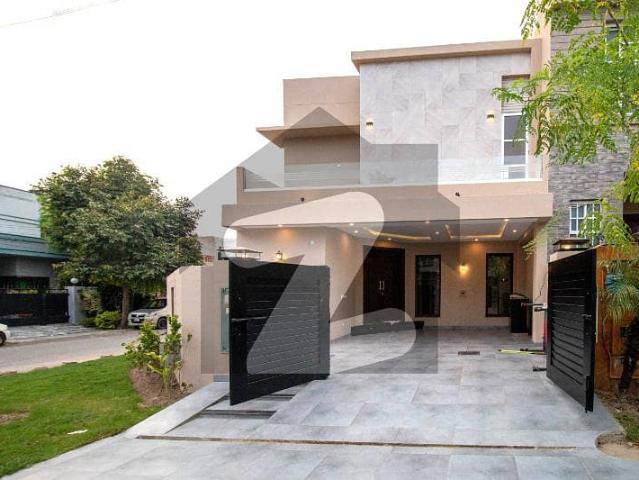 10 Marla House For Sale At Top Location Near Park Masjid Carrefour