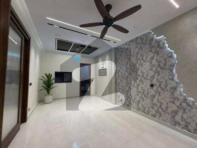10 Marla House For SALE Gas Available Formanites Housing Scheme