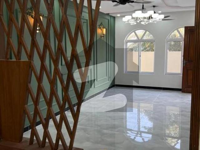 10 Marla House For Sale Gulbarg Green 7 Bedroom 7 Washroom Sun Face To Drawing Room To Kitchen 10 KV Solar System In Start 1 Wapda Meter Tal Floor Car Parking Top Roof Chhat Chips Gulberg Residencia