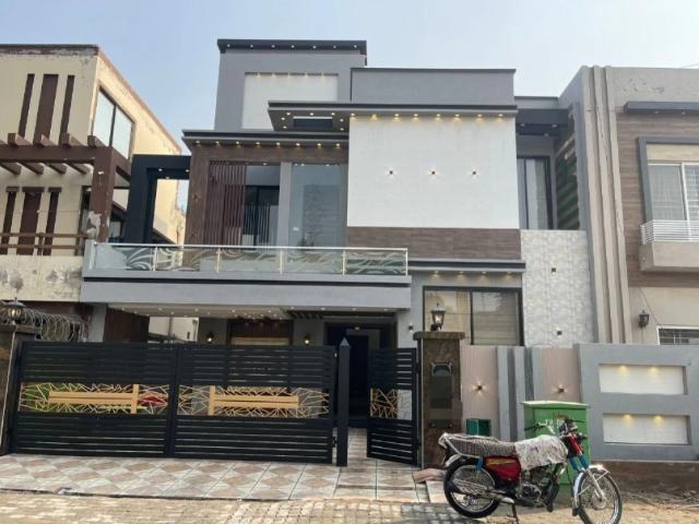 10 Marla House for sale in Bahria Town lahore Bahria Town ID 88266