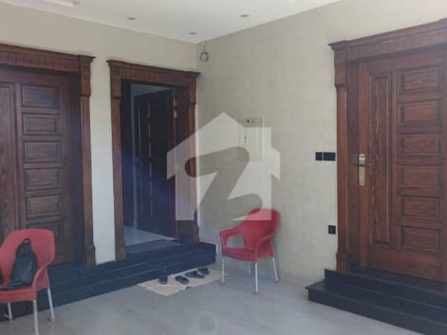 10 Marla House for Sale in Block D Prime Location, Ideal Family Home