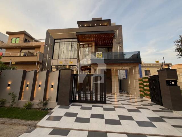 10 Marla House For Sale In Central Park Housing Scheme | PKR 4 Crore