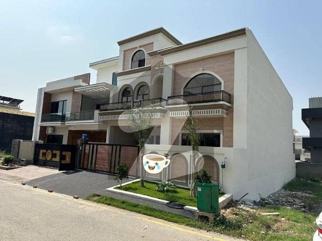 10 Marla House For Sale in Faisal Town Block C