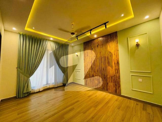 10 Marla House for Sale in Ghaznavi Block Bahria Town Lahore