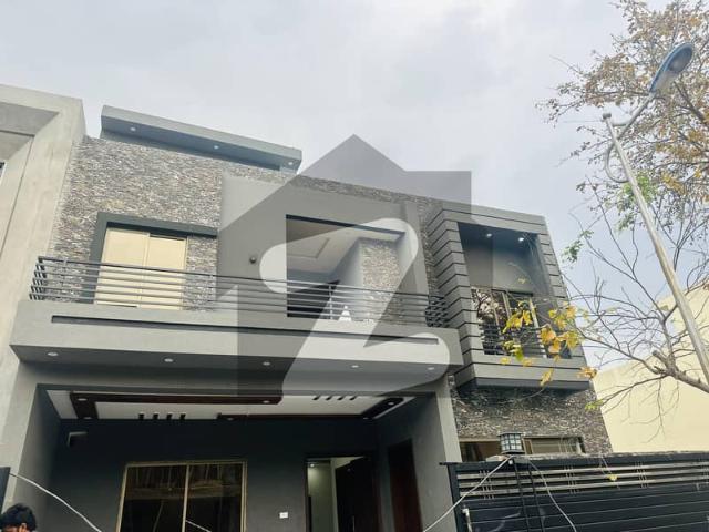 10 Marla House for Sale in Multi Gardens B 17 CDA Sector Prime Location