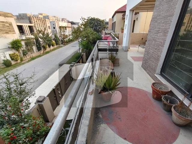 10 Marla House For Sale In Phase 8 Ex Air Avenue DHA Lahore
