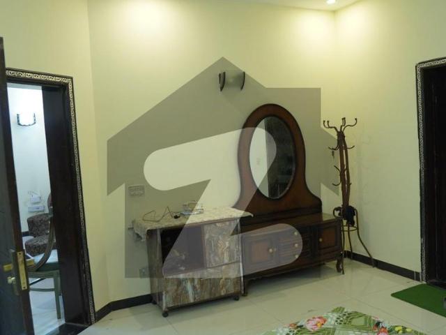 10 Marla House For Rent Available Sector B bahria Town lahore Bahria Town Sector B