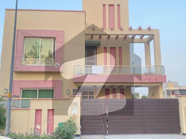 10 Marla House For Rent Available Sector B bahria Town lahore