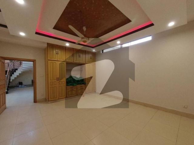 10 Marla House For Rent Bahria Town Phase 8