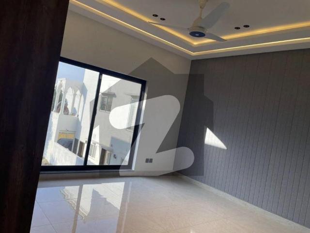 10 marla house for rent Bahria Town Phase 8