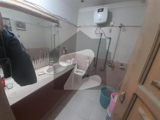 10 marla house for rent. Ground portion gulshan abad