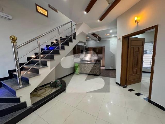 10 Marla House For Rent In Bahria Town Phase 5