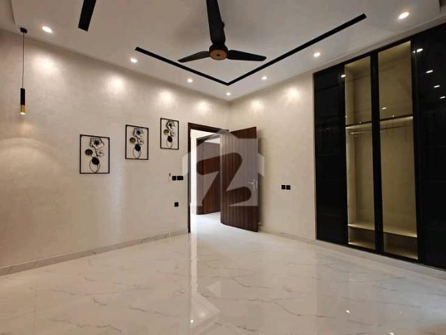 10 Marla House For Rent In Bahria Town Sector C Lahore