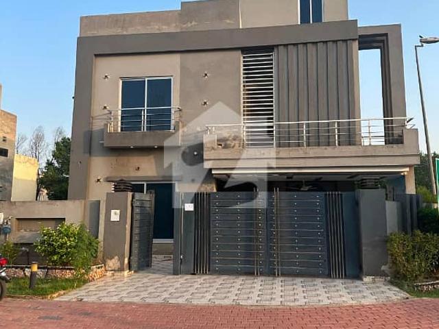 10 Marla House for Rent in Block, Bahria Town Lahore