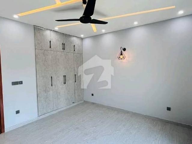 10 marla house for rent in central park housing scheme lahore