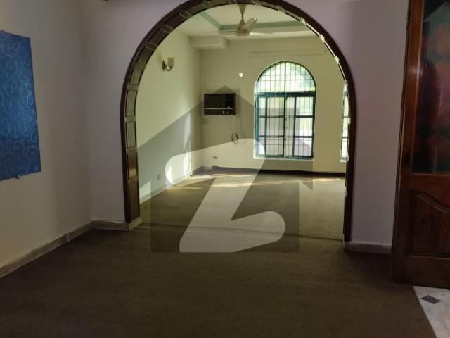 10 Marla House For Rent In Gulberg 3