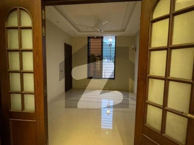 10 marla house for rent in lake city