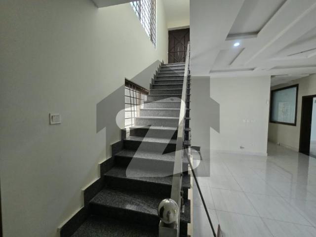 10 Marla House For Rent In Lake View, Bahria Town Phase 8 6 Beds | Gas Installed | Near School & Commercial Bahria Town Phase 8 Eden Lake View Block