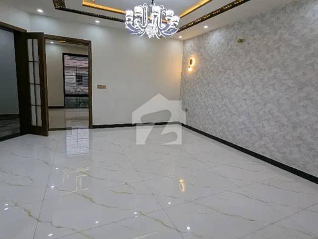 10 Marla House For Rent In Paragon City Lahore