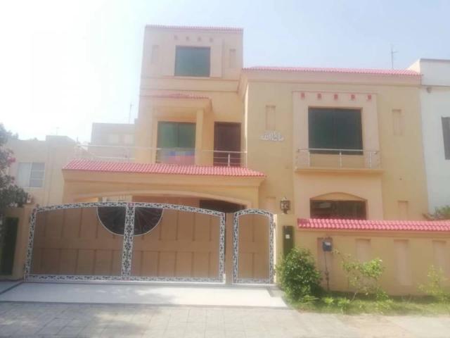 10 Marla House For Rent In Sector C Bahria Town Lahore Bahria Town ID 59566