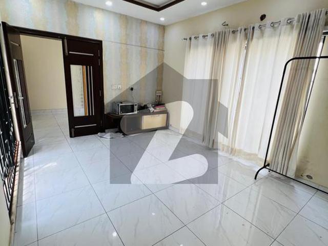 10 Marla House Full Besment 5 Bedrooms Facing Park DHA Phase 5 Block L