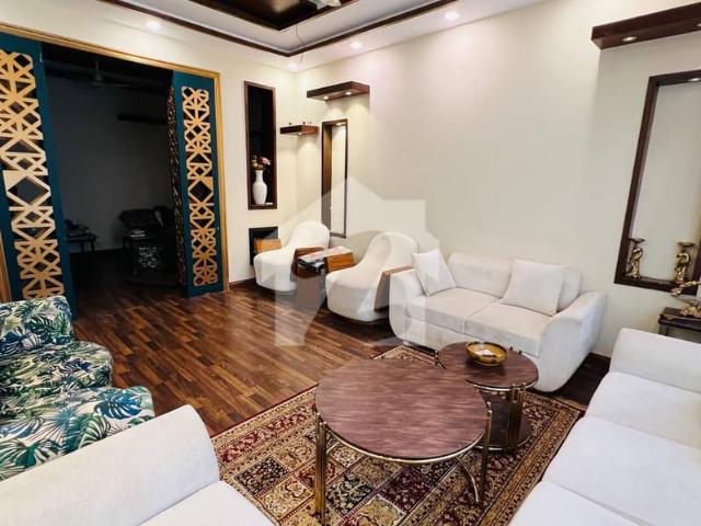 10 Marla House Full Besment 5 Bedrooms Facing Park For Rent