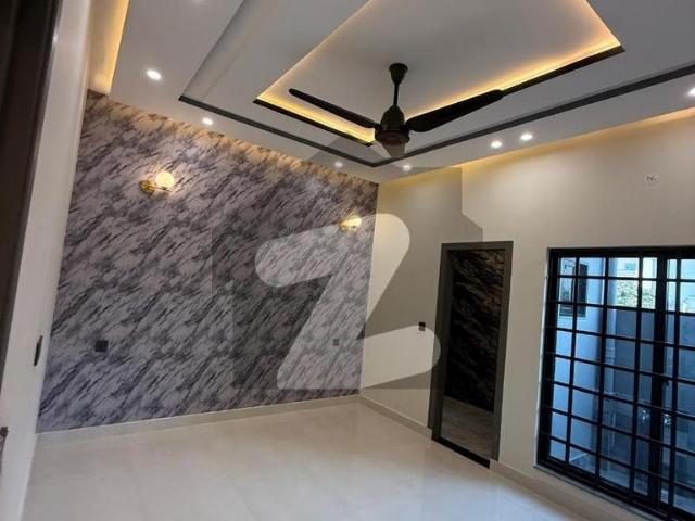 10 marla house hot location for family and office nawab town