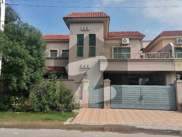 10 Marla House Ideally Situated In Askari 11 Sector B