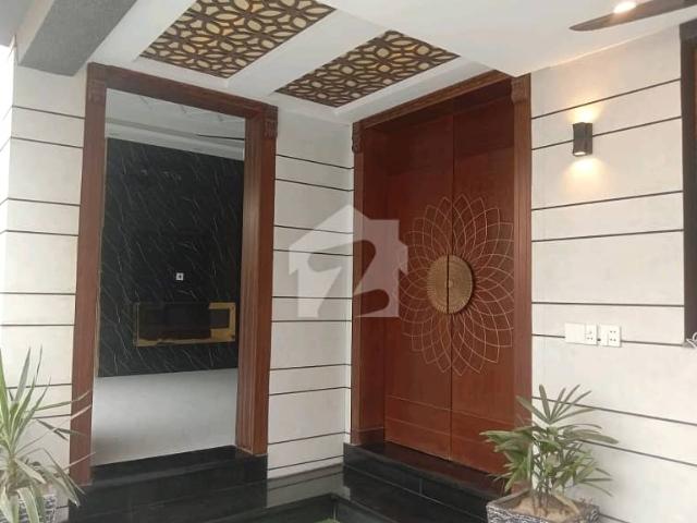 10 Marla House In Bahria Town For sale At Good Location