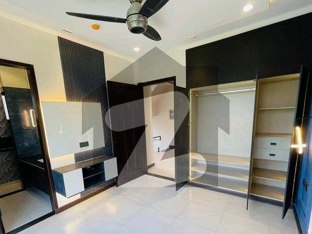 10 Marla House In Cavalry Ground Is Available For Sale