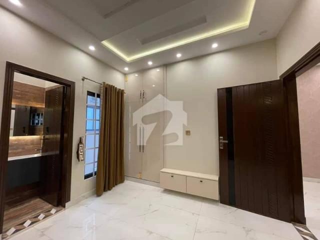 10 Marla House In G Block Excellent Location